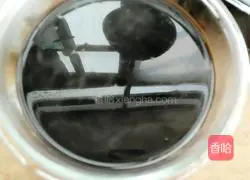 Illustration of how to make cranberry grass jelly 6