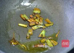 Illustration of how to make noodles with scallion oil 5