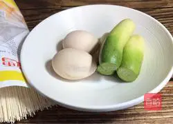 Illustration of how to make radish and egg noodle soup 1