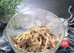 Illustration of how to make shredded pork with green onions 8