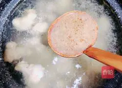 Chicken chestnut soup | Illustrations of how to nourish the skin and nourish the kidneys 7