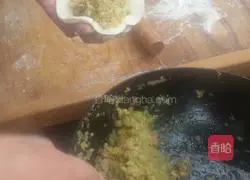 Illustration of how to make pork ribs buns 6