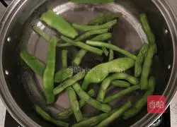 Illustration of how to make braised beans and noodles 7