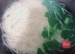 Illustration of how to make clear soup noodles