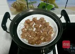 Illustration of how to make meatballs stuffed with winter melon 5