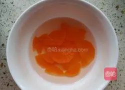 Illustration of how to make carrot puree granular noodles 2