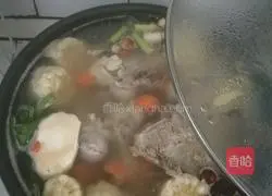 Illustration of how to stew corn, carrots and tube bones (induction cooker) 7