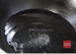 Illustration of how to make stir-fried eggs with leeks and broad beans 4