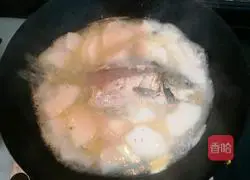 Illustration of how to make crucian carp and winter melon soup 13