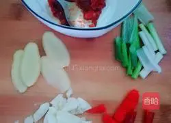 Illustration of how to make beef brisket and tripterygium root soup 2