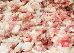 Illustration of how to make mushroom and pork dumplings 1