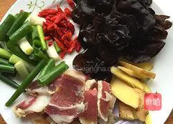 Illustration of how to make black fish soup 3