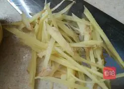 Illustration of how to make cold shredded chicken 3