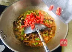 Illustration of how to make noodles with chicken, mushrooms and diced potatoes 6