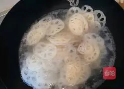 Illustration of how to make lemon lotus root slices 3