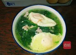 Illustration of how to make minced meat, spinach and egg soup 13