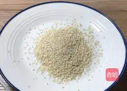 Illustration of how to make pumpkin pie with bean paste filling 3