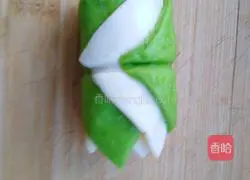 Illustration of how to make fancy pastry roses 6