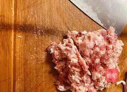 Illustration of how to make steamed eggs with minced meat 1