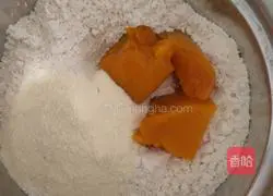 Illustration of how to make pumpkin flower steamed buns 7