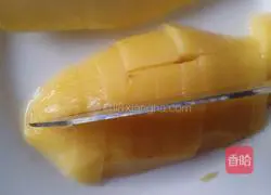 Illustration of how to make mango juice 4