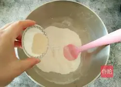 Illustration of how to make seaweed and meat floss bread 3