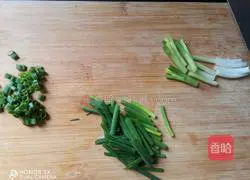 Illustration of how to make noodles with scallion oil 3