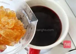 Illustration of making sour plum soup 7