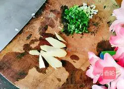 Illustration of how to make pig skin tomato soup 4