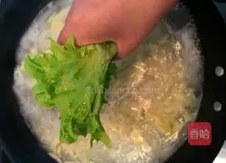 Illustration of how to make crucian carp powder skin soup 12