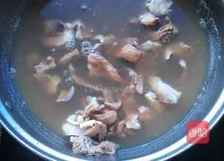 Illustration of how to make healthy and nourishing pig heart soup 2