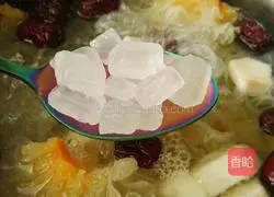 Illustration of how to make yam, red dates and white fungus soup 10