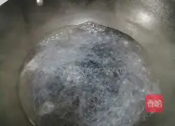 Illustration of how to make cold vermicelli and baby vegetables 16