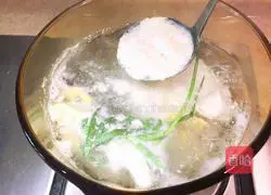 Sichuan - Illustration of how to make shredded pepper and chicken 2