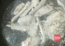 Illustration of how to make goose wing, kelp and soybean soup 2