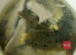 Illustration of how to make goose wing kelp and soybean soup 5