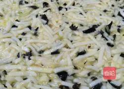 Illustration of how to make leftover noodle cakes 4