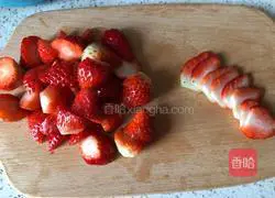 Strawberry Milkshake Recipe Illustration 2