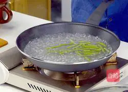 Illustration of how to make green papaya salad from Waitdai's dish 3