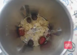 Recipe for red dates, white fungus, peach gum and longan soup 3