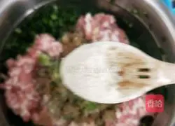 Illustration of how to make leek and pork dumplings 10