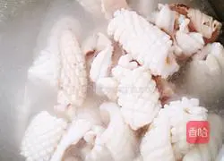 Illustration of how to make spicy squid and shrimp 8 