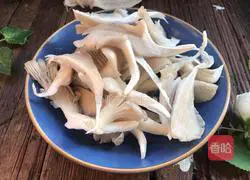 Cucumber and Mushroom Soup Recipe Illustration 1