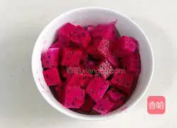 Illustration of how to make dragon fruit steamed buns 2