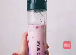 Illustration of how to make dragon fruit milkshake 2