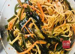 Illustration of homemade hot and sour cold noodles 9