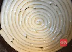 Illustration of how to make noodles with strips 8