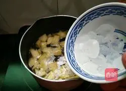Illustration of how to make pineapple in sugar water 7