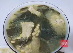 Kelp, Soybean and Pig's Trotter Soup ~ Illustration of Children's Meal Recipe 3