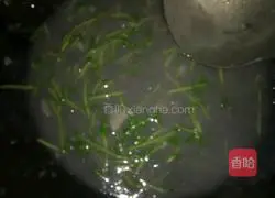 Illustration of how to make taro and bean sprout soup 6